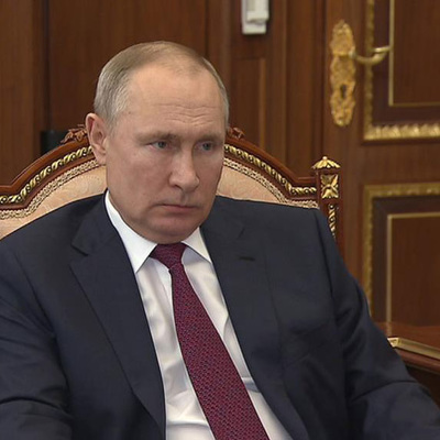 Путин наградил более 200 медиков за борьбу с коронавирусом Путин наградил более 200 медиков за борьбу с коронавирусом