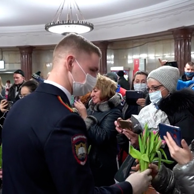 Полицейские накануне Международного женского дня устроили флешмоб Полицейские накануне Международного женского дня устроили флешмоб