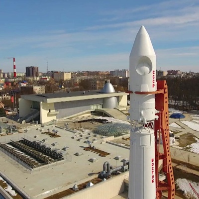 Делегация Роскосмоса возложила цветы к могиле Юрия Гагарина Делегация Роскосмоса возложила цветы к могиле Юрия Гагарина