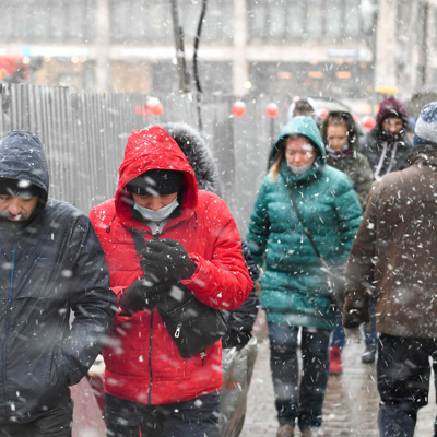 Москву активно очищают от снега после минувшего разгула стихии