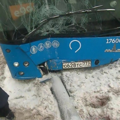 В ДТП с автобусом в Москве пострадали 12 человек