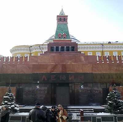 Тело Ленина в Мавзолее предложили заменить восковой копией Тело Ленина в Мавзолее предложили заменить восковой копией