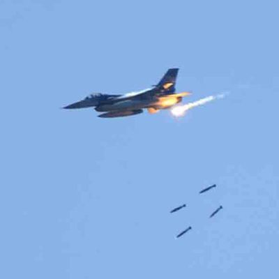 Авиация РФ нанесла удар по террористам в районе города Абу-Кемаль Авиация РФ нанесла удар по террористам в районе города Абу-Кемаль
