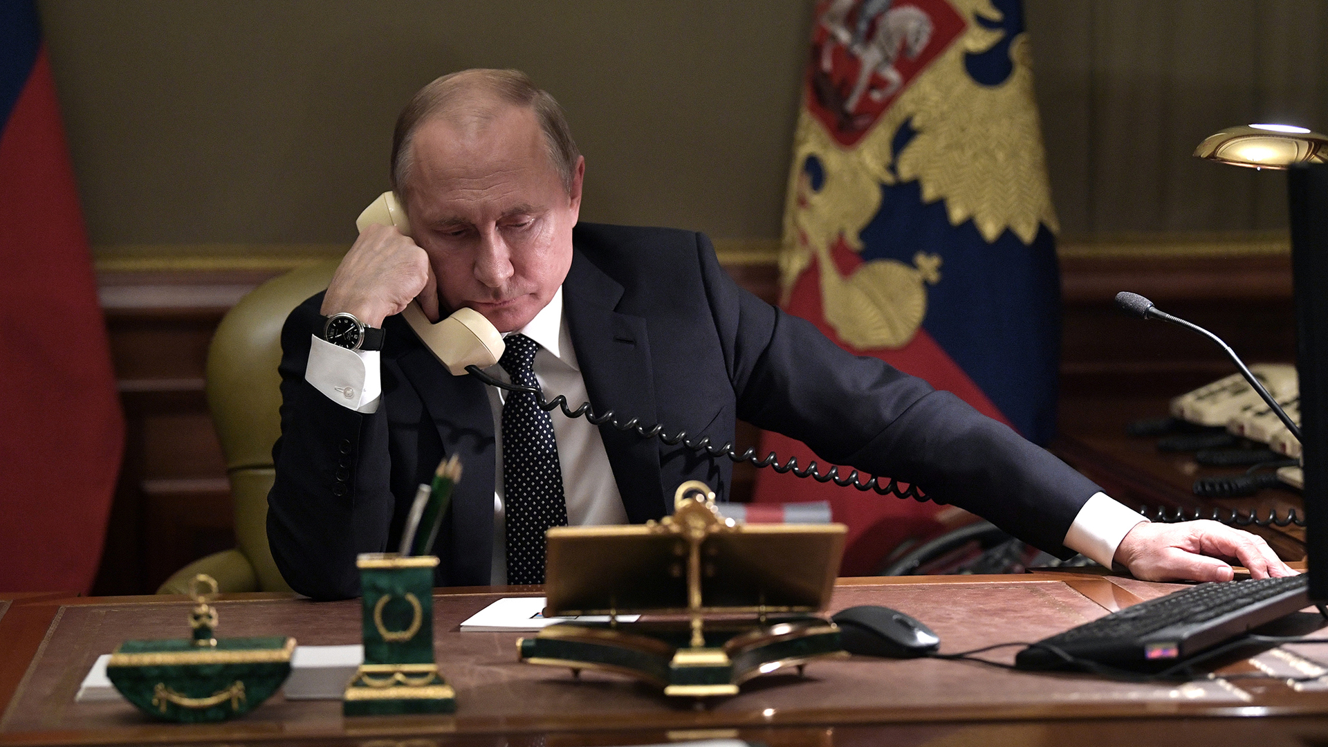 Зачем Путин разговаривает с Шольцем. Стоит ли унижать страну ради денег