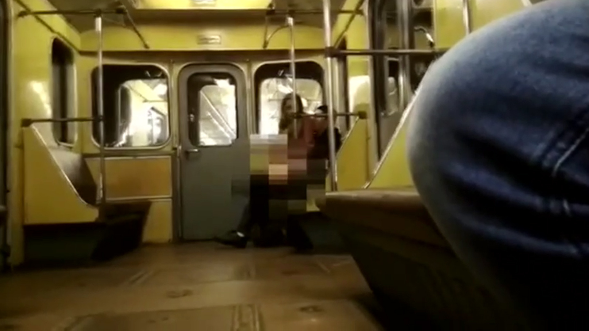 Занялись любовью в метро