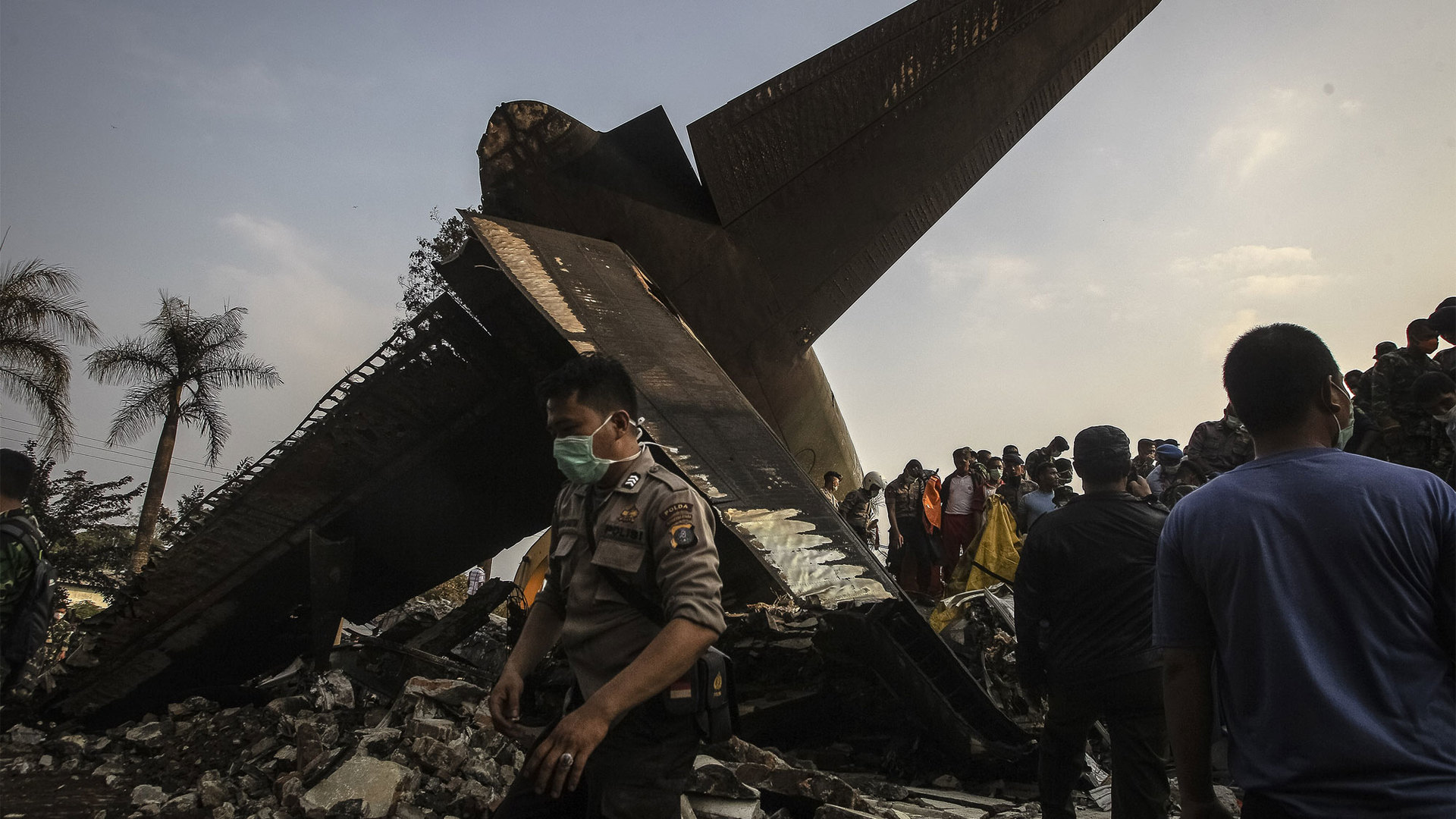 В индонезии разбился самолет