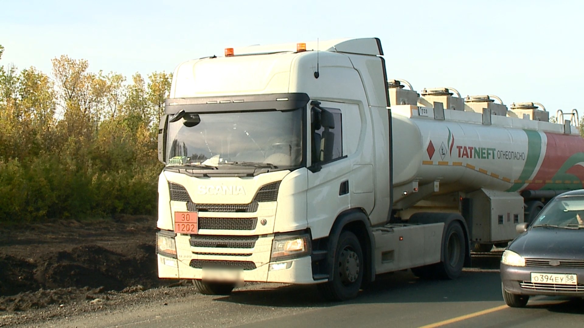 Водитель бензовоза. Водитель нефтевоза. Бензовоз (дальнобойщик). Татнефть водитель бензовоза. Бензовоз Татнефть Нижнекамск.