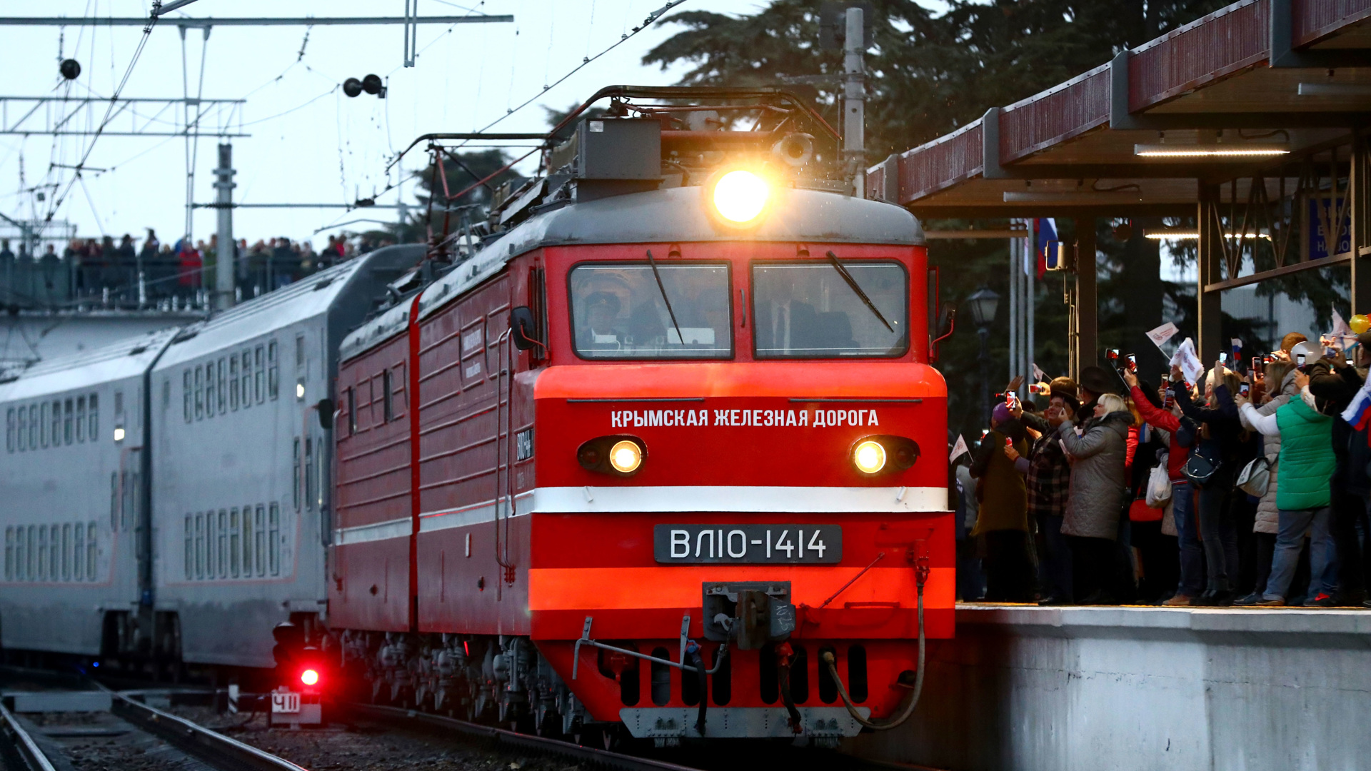 Поезд таврия видео. Крымская железная дорога электрички. Вл10 КЖД. КЖД Симферополь. Вл10 Крымская железная дорога.