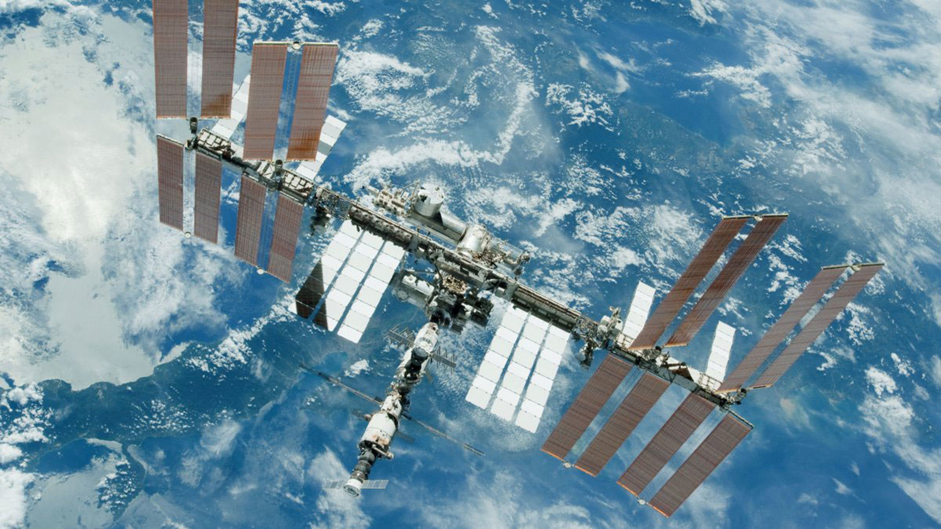 Станция МКС В космосе