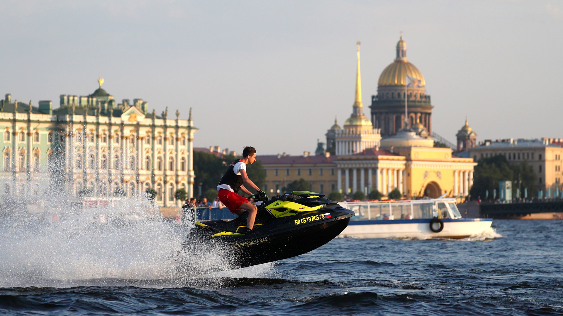 Когда спадет жара в спб. Санкт-Петербург жара. Жара в Питере. Жара в Питере картинки. 2020 Питер жара.