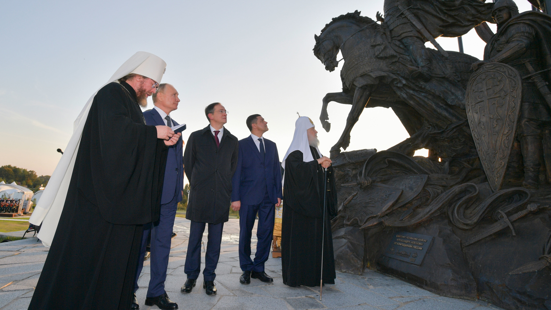 Путин открыл памятник Александру Невскому в Пскове