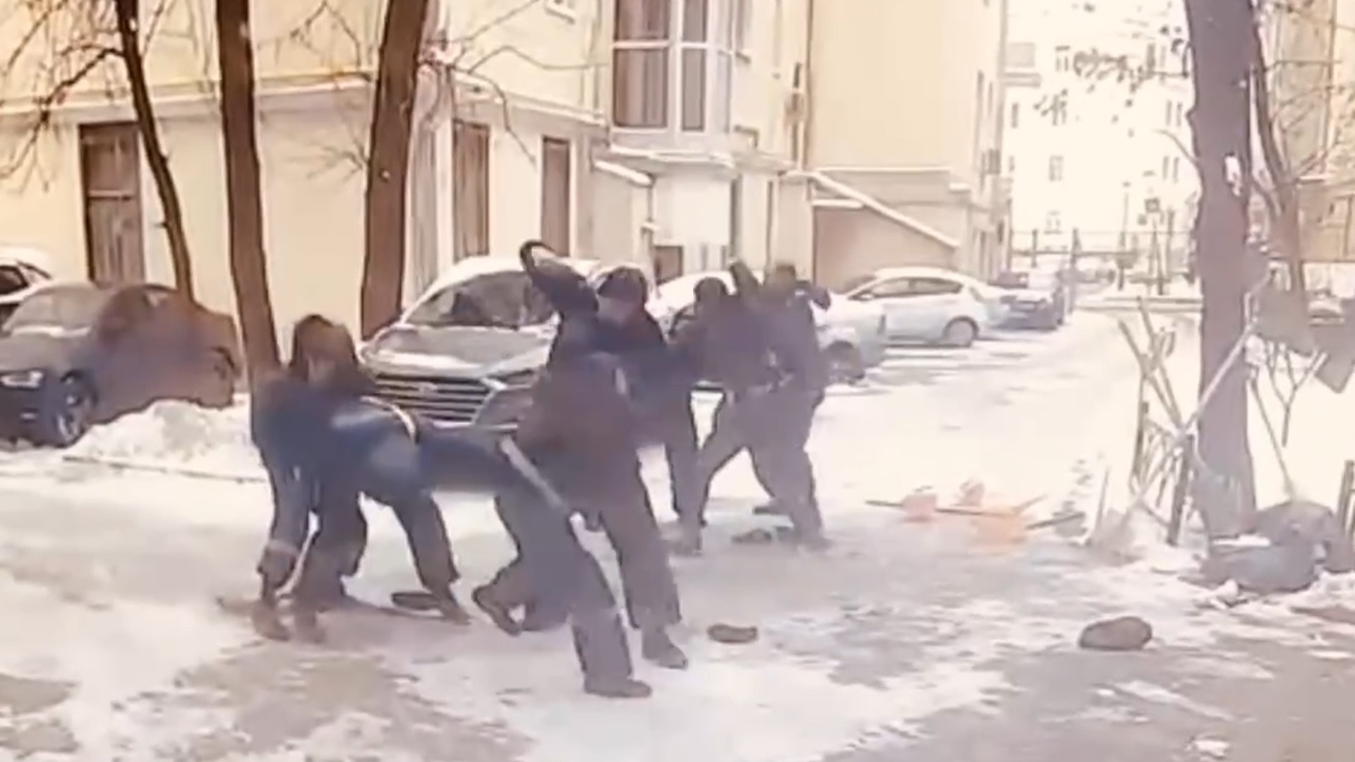 Устрой драку. Драка в центре Москвы.