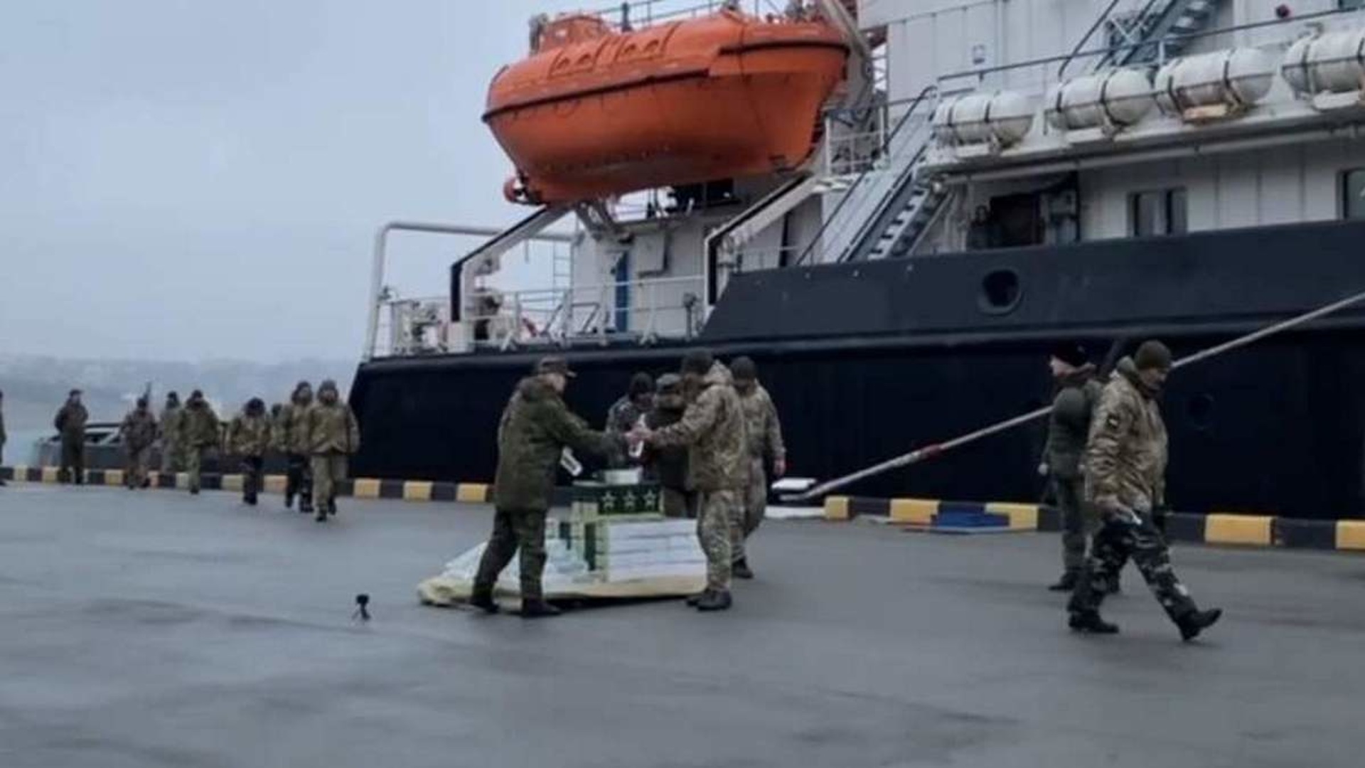Военные корабли в Азовском море