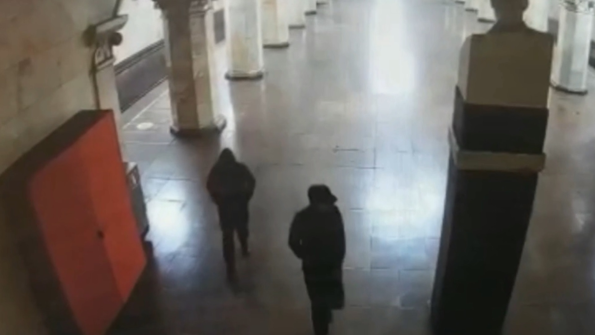 Видео где убивают людей в москве. Жуткие кадры с камер наблюдения.