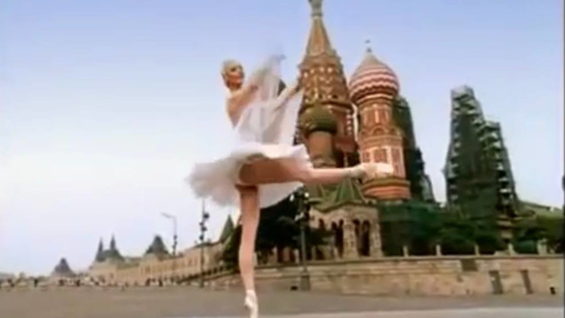 Волочкова танцует на красной площади