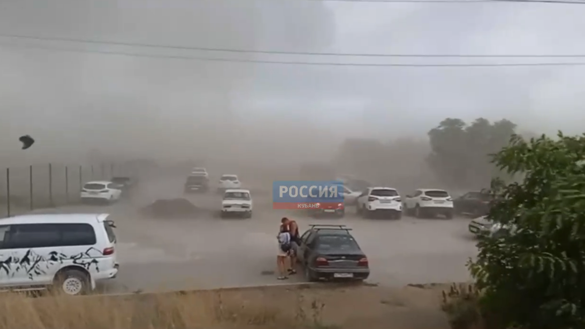 Погода ейск на день. Ейск пыльная буря. Пыльная буря в Краснодаре. Буря в городе. Сильный ливень ураган.