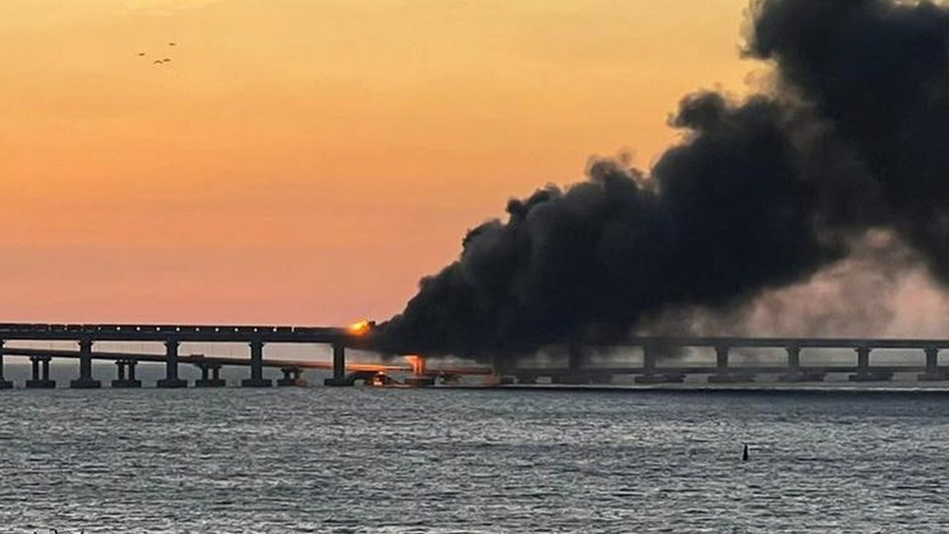 Нападение на крымский мост сегодня. Крымский мост взорвали 2022. Крымский мост 8 октября 2022. Взрыв Керченского моста. Взрыв Крымского моста 2023.