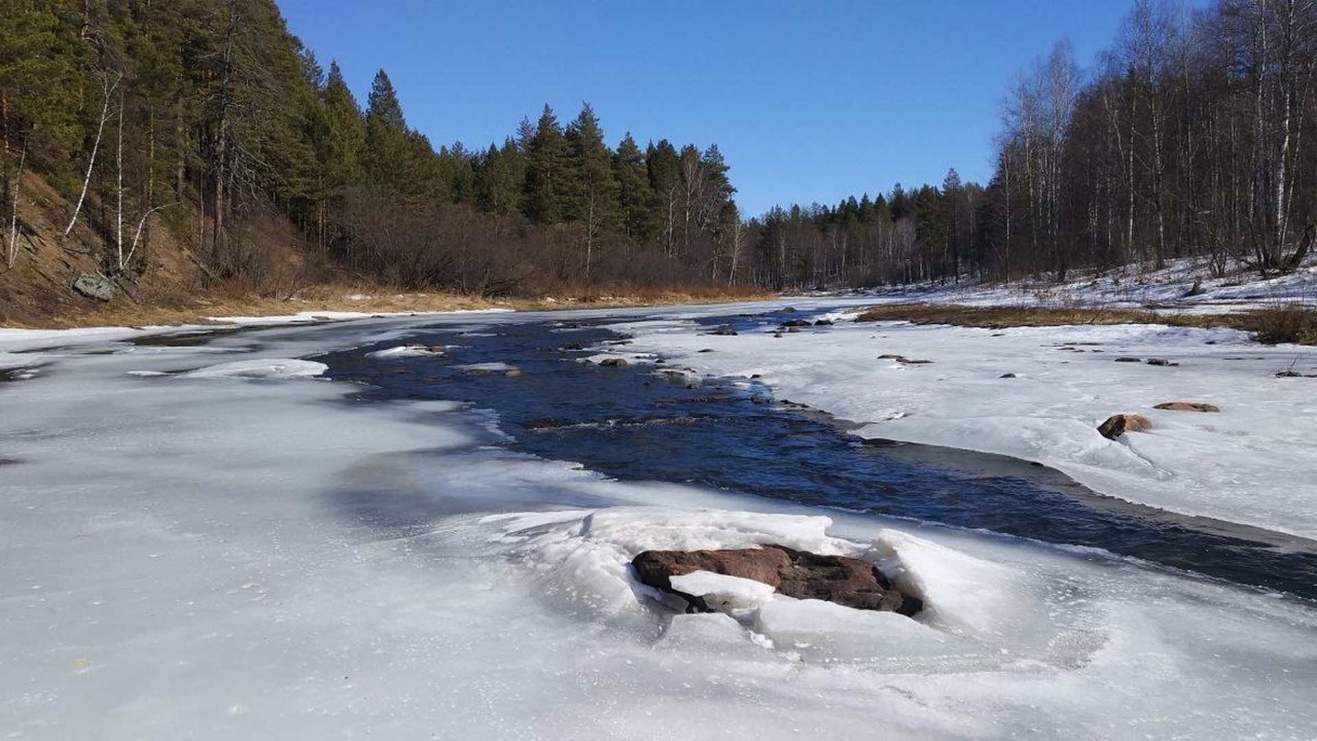 Река встала