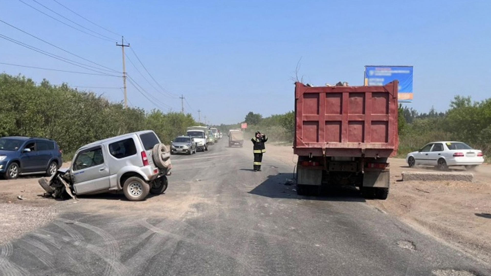 Водитель грузового автомобиля благов по вине другого водителя попал в аварию