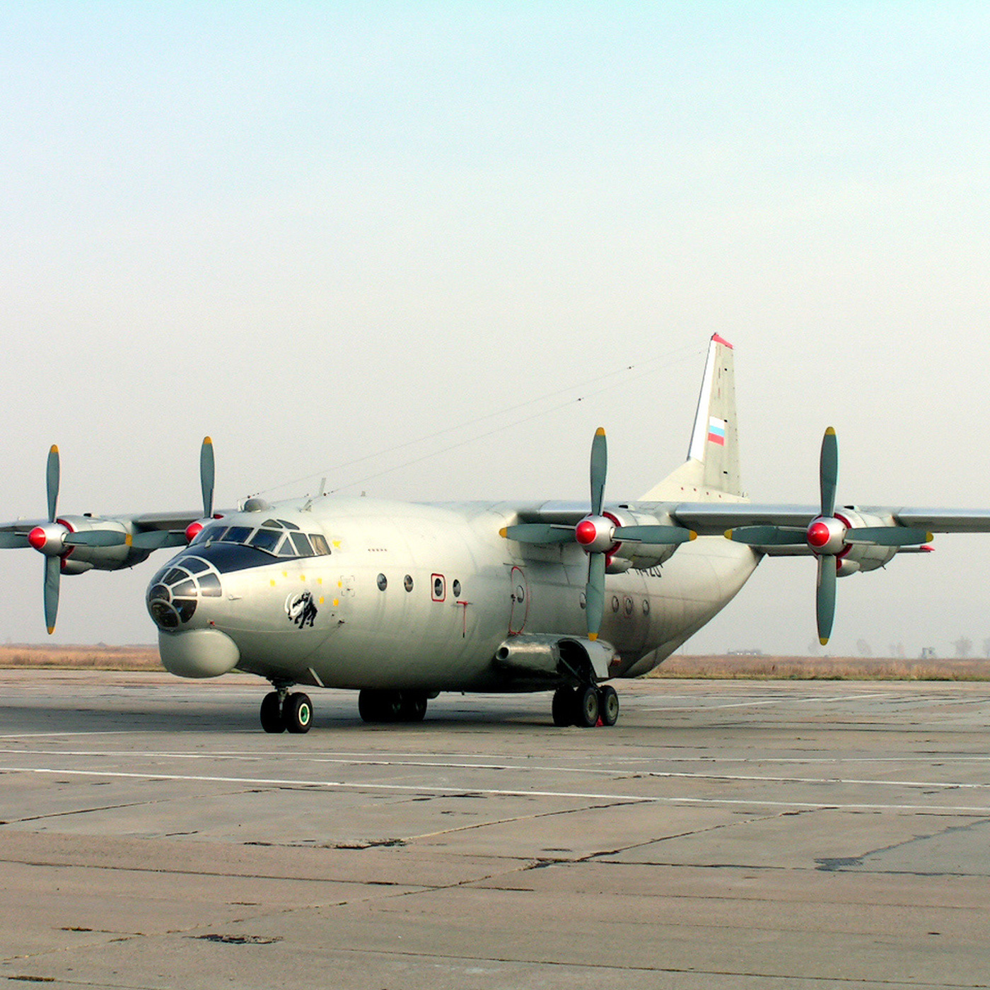 Ан 12 м. АН-12 военно-транспортный самолёт. АН 12 грузовой самолет. Самолеты АН-12 ВВС России. Ан12 ВТС.