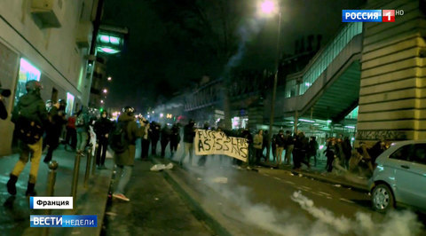 Французы ставят на Ле Пен и Макрона