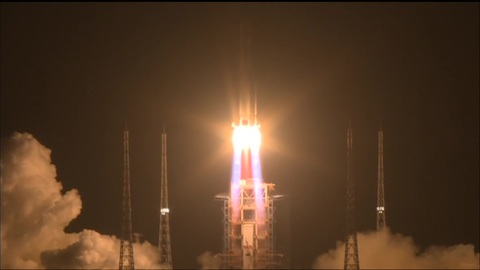 Китай запустил миссию для доставки на Землю лунного грунта