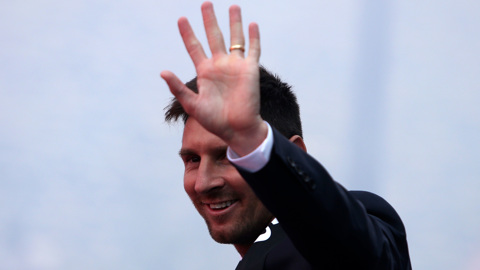 Видео из Сети. Месси после презентации вышел к фанатам "Пари Сен-Жермен"