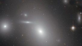 "Хаббл" нашел крупнейшую черную дыру во Вселенной