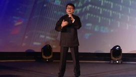 Джеки Чан исполнил песню о Родине на открытии Фестиваля китайского кино