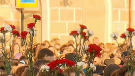 "Питер, мы с тобой": по всей России прошли акции в память о погибших в метро
