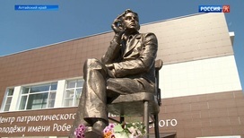 На Алтае установили памятник Роберту Рождественскому