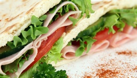 Британцы, чтобы сэкономить, перешли с горячих блюд на сэндвичи