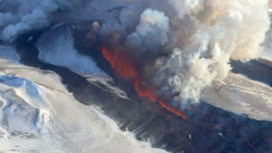 Лава вулкана на Камчатке уничтожила несколько построек ученых