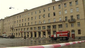 На момент взрыва в ресторане находились только повара, готовившие еду к приходу посетителей вечером. Информация о взрыве баллона с бытовым газом все еще проверяется, но других версий у следствия все равно нет.