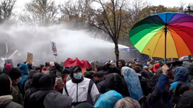 В Берлине жители вышли на демонстрацию против ограничений из-за COVID-19