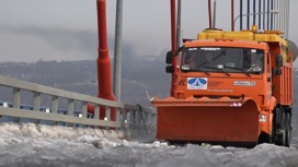 В Приморье очистили мост на остров Русский и открыли движение