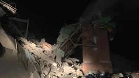 Обрушение крыши в Норильске: спасатели работают в тяжелых погодных условиях
