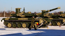 Военные получили новейшие танки "Прорыв"