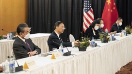 Встреча на Аляске: КНР и США обвинили друг друга в неуважении