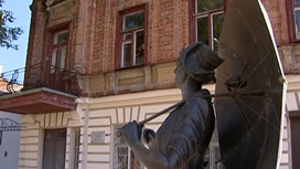 Памятник Раневской в Таганроге отправили на реставрацию