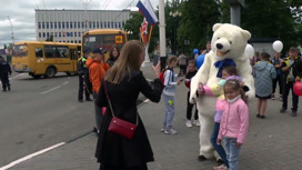 С Днем защиты детей тамбовскую ребятню поздравил белый медведь