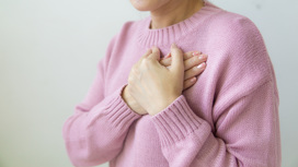 Внезапная сердечная смерть может наступить из-за аритмий или сердечного приступа.
