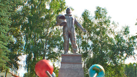 В Воротынске появился памятник Гагарину