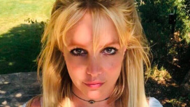 "Мне скучно": Бритни Спирс с фиолетовыми волосами озадачила поклонников
