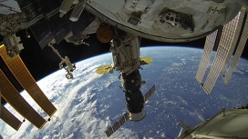 Экипаж МКС спрятался от космического мусора на "Союзе" и Crew Dragon