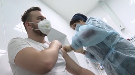 Бизнес-омбудсмен: нужно разрешить в России все вакцины от COVID-19