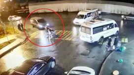 Момент аварии с тремя пострадавшими в Видном сняла камера