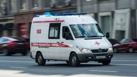 Травмированную 6-летнюю девочку нашли под окнами дома в Новосибирске