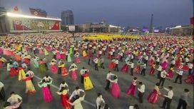"День Солнца" в КНДР: страна празднует 110-летие со дня рождения Ким Ир Сена