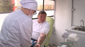 Губернатор Волгоградской области сдал кровь в Национальный день донора